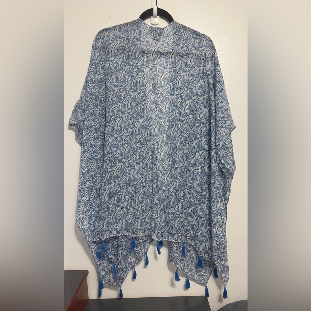 The Met Store Metropolitian Museum of art Blue & White Qing Floral Cover-Up - Picture 3 of 10